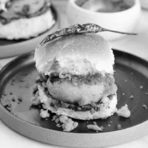 Schezwan Vadapav
