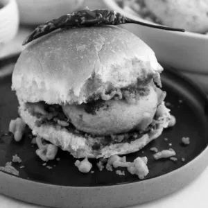 Regular Vadapav