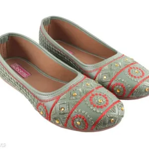 Attractive Women's Canvas Multicolor Juttis