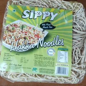 Sippy hakka noodles inside  masala pk