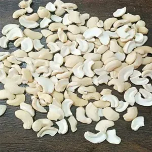 Cashew nuts [four piceces]/జీడిపప్పు [నాలుగు ముక్కలు]