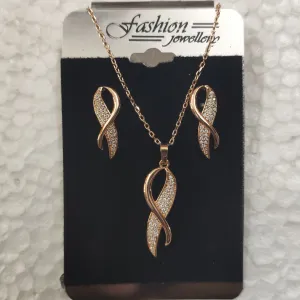 Ladies chain locket with earnings