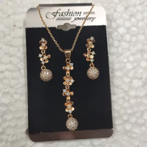 Ladies chain locket with earnings