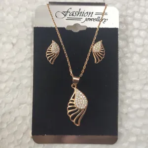 Ladies chain locket with earnings