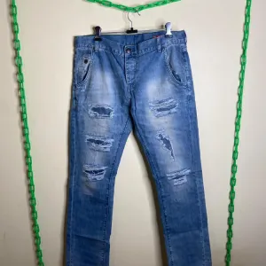 DAMAGED AND Ripped  soft premium jeans 
size 28 to 36  available 
free shipping available