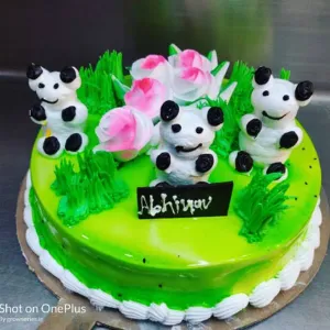 Pineapple Cake with Creamy Flowers & Creamy Teddy on top