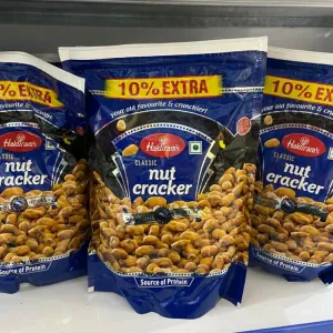 Nut cracker 