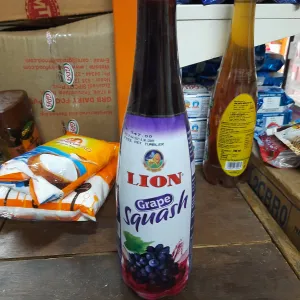 LION GRAPE SQUASH 700ml