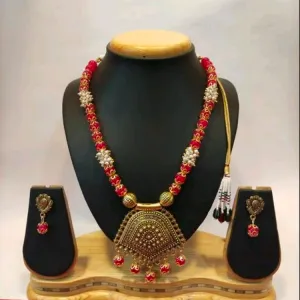 16509413-women covering party necklace set