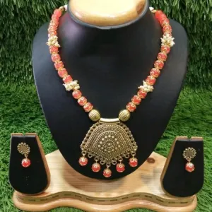 16509413-women covering party necklace set