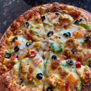 Fire Super Wonder
(Marinated Paneer, Onion, Black Olives, Red Paprika, Mushrooms)