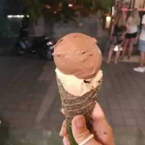 Chocolate Vanila Cone