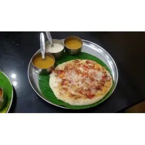 Uttapam - Eswaran Veg
