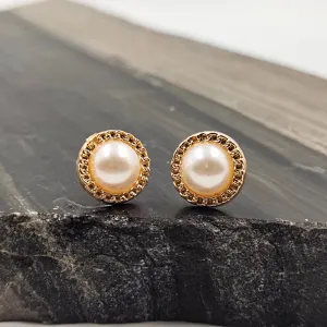 Fresh Shiny Pearl Solitaire Stud Earring