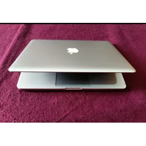 MacBook pro i7 Ram 8GB
SSD 256GB
 i7
