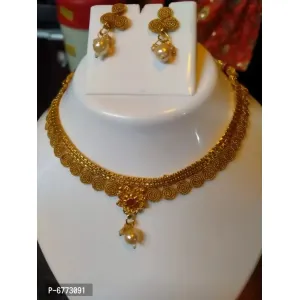 Copper Choker Neckless

 Color:  Golden

 Material:  Copper

Within 6-8 business days Howe