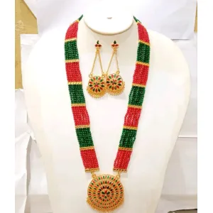 Catalog Name:*Feminine Graceful Jewellery Sets*
Base Metal: Copper
Plating: Gold Plated
St