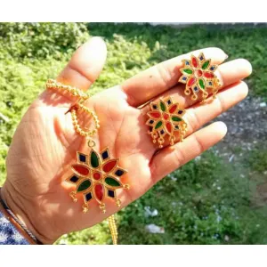 Catalog Name:*Diva Chunky Jewellery Sets*
Base Metal: Brass & Copper
Plating: Gold Plated
