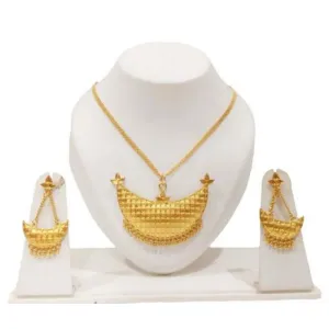Catalog Name:*Allure Graceful Jewellery Sets*
Base Metal: Brass & Copper
Plating: Gold Pla