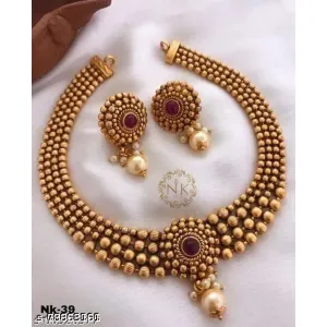 Sizzling fancy women jewellery set
