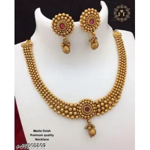 Sizzling fancy women jewellery set