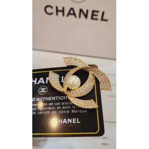 BROOCHES AVAILABLE FOR WEDDING 💑 OR PARTYWEAR  SEASON 