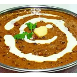 Dal makhani full  plet with salad hari mirchi 