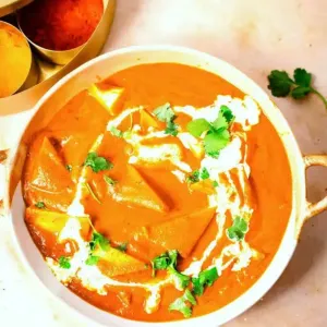Shahi paneer full plet with salad hari mirchi