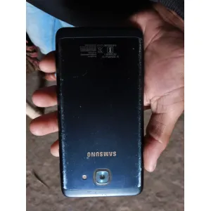 Samsung galaxy j7 max