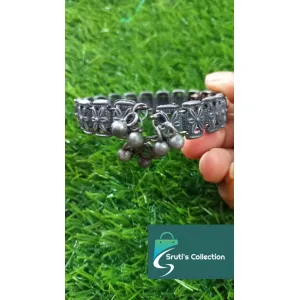 Black polish adjustable bangel