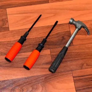 1 Hammer 2 Screwdriver