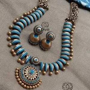 Half curve neckset 