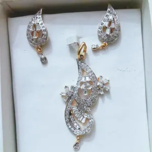 CHIQ AD PENDENT SET