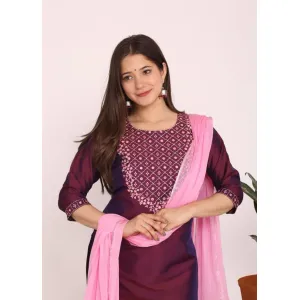 Top And Bottom Tapeta Silk And Dupatta In Chiffon With Less Border Work Kurti